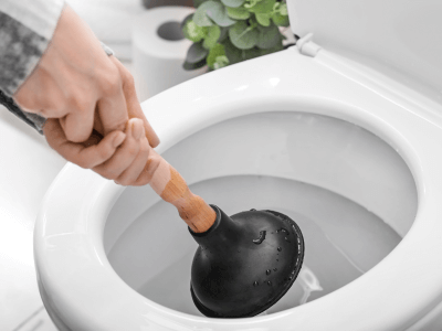 hand holding plunger