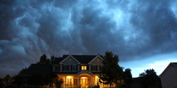 storm preparedness for House in summer thunderstorm